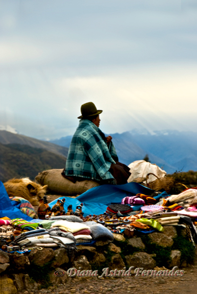 Peru-Sacred-Valley-outdoor-vendor